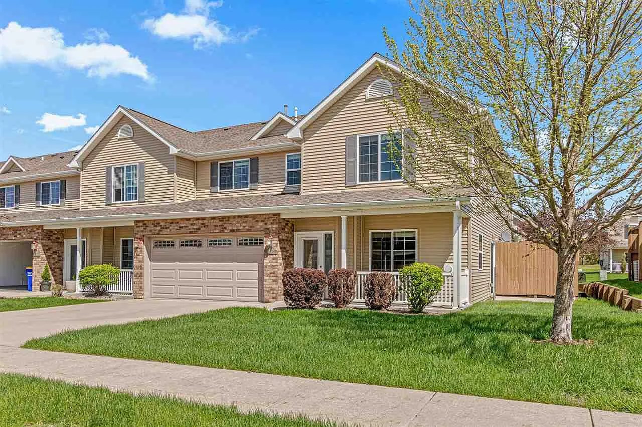 north liberty Condo: 1538 burr dr