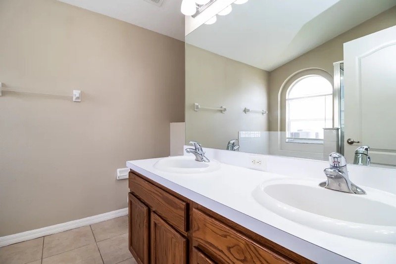 Ruskin Townhome: 219 Smokey Hill Ave
