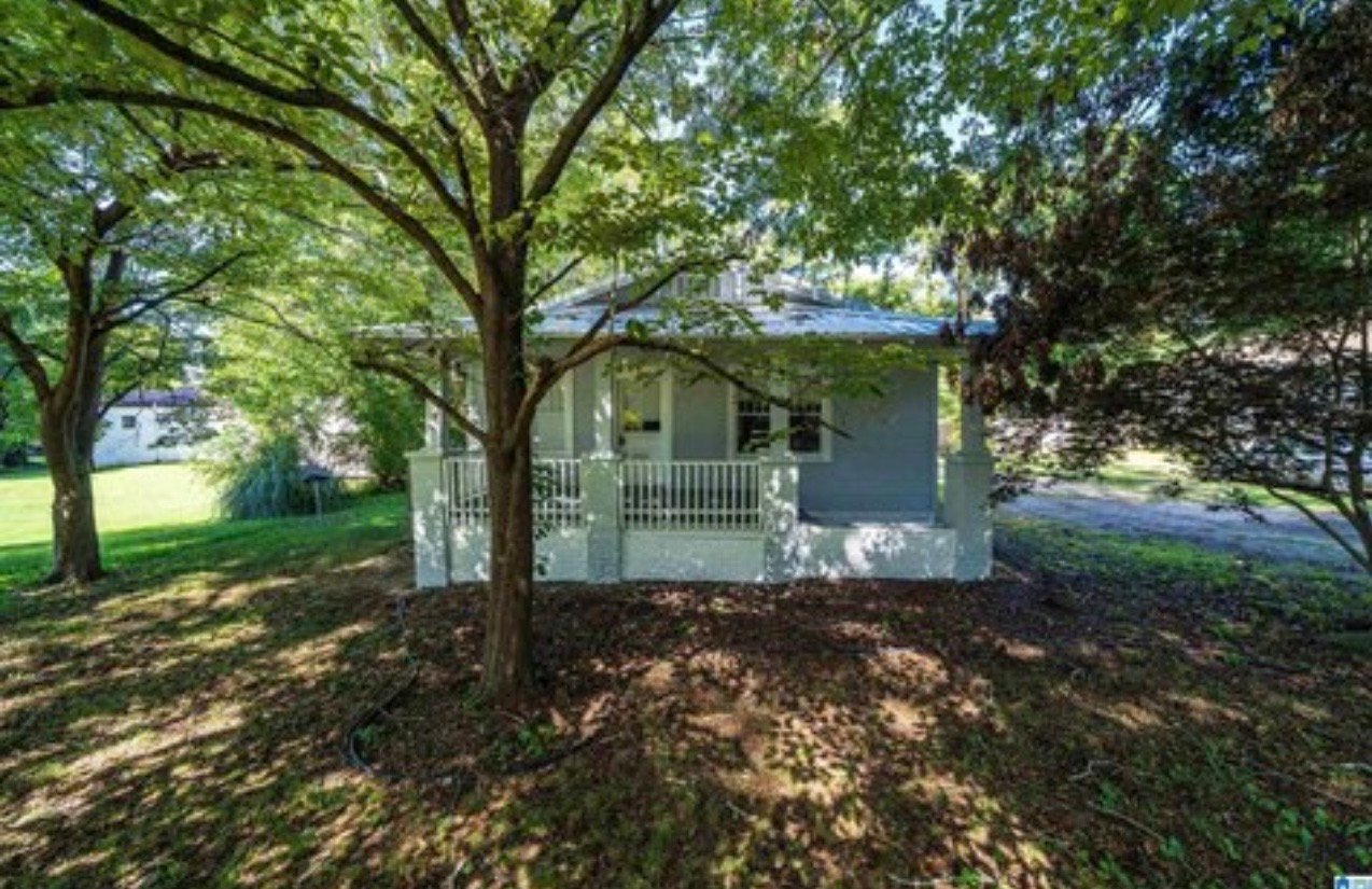 Hueytown House: 2011 High School Rd