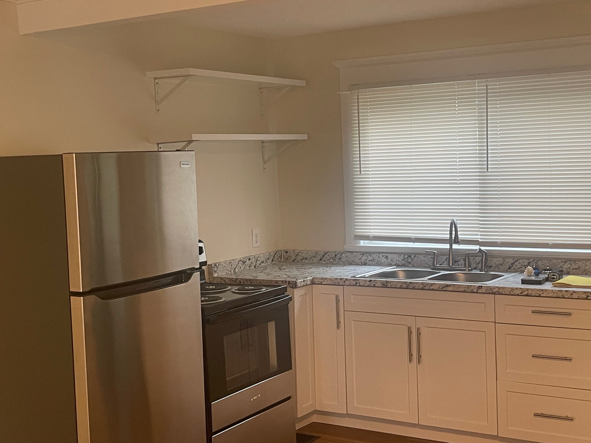 Hebron Apartment: 123 E Main St