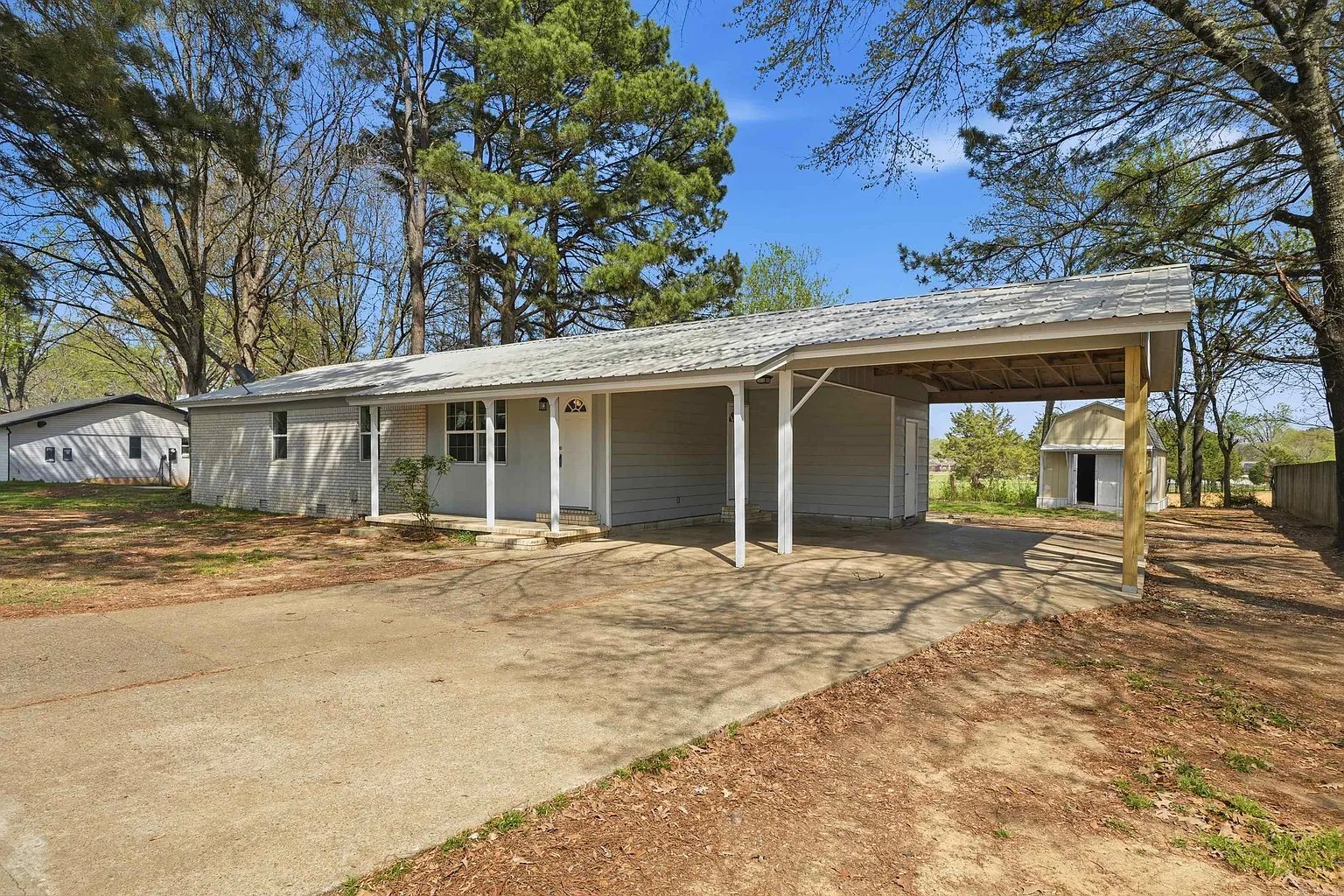 Searcy House: 1410 Magee Dr