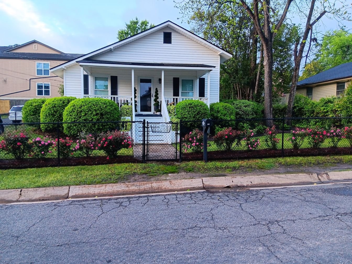 West Columbia House: 201 Augusta St