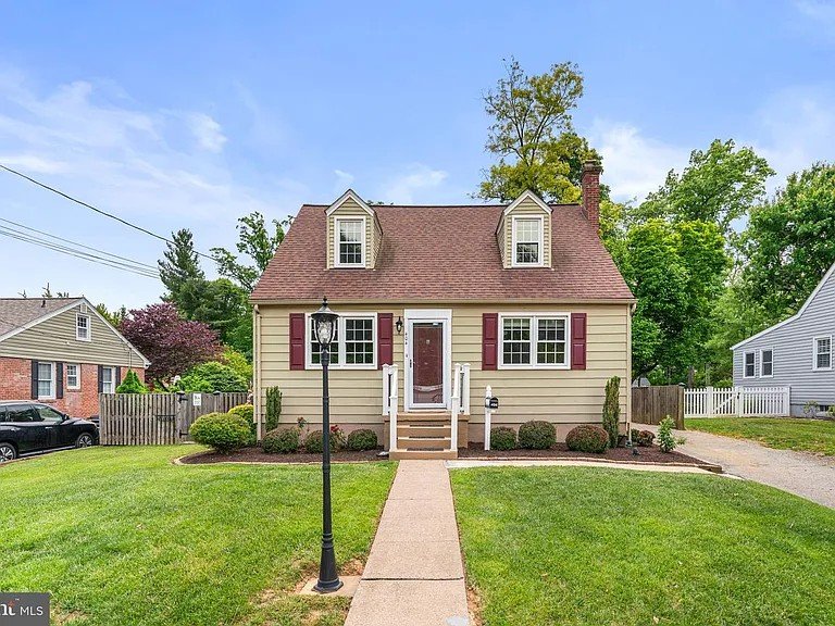 Catonsville House: 404 Forest Lane