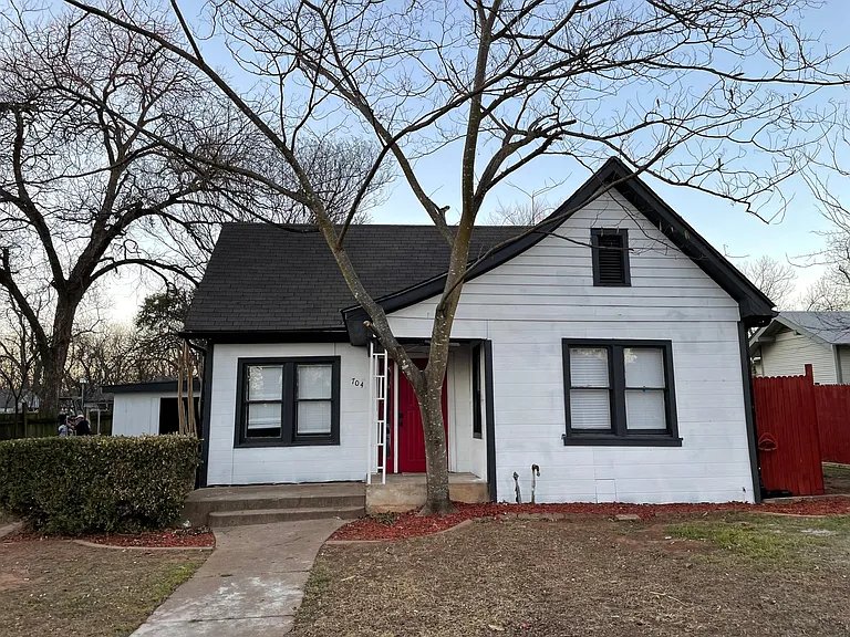 Cleburne House: 704 Williams Ave