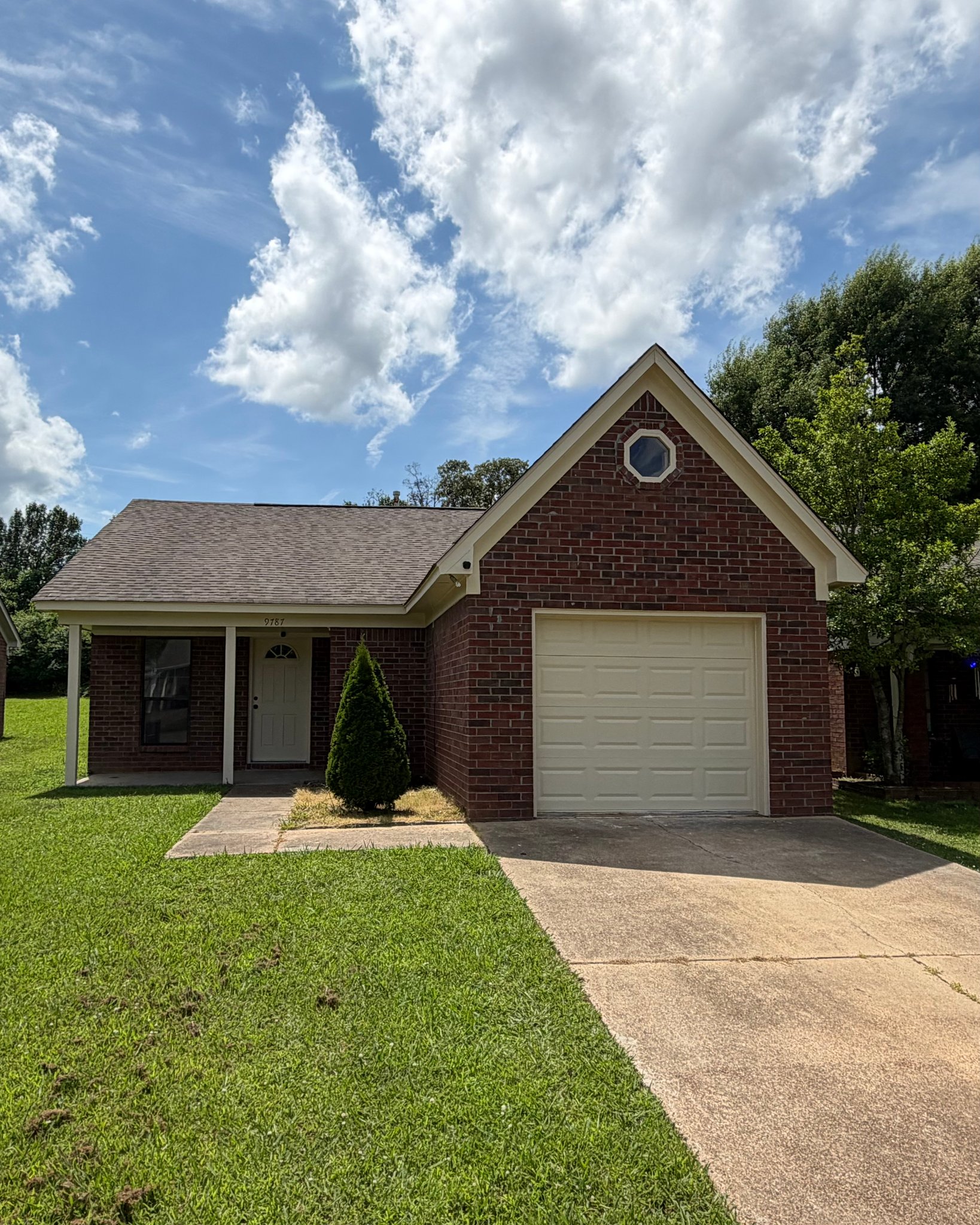 Olive Branch House: 9787 Riggan Dr