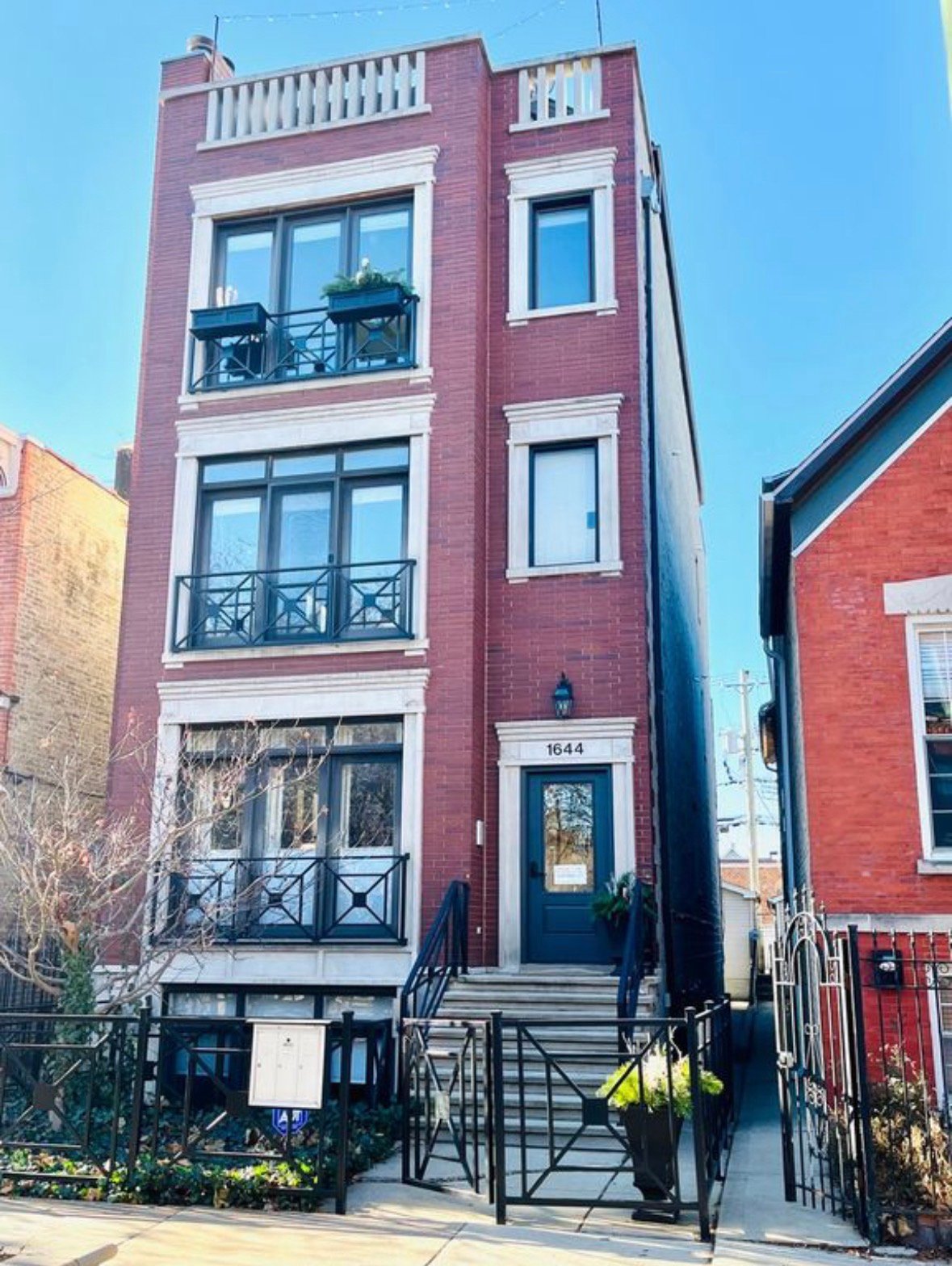 Chicago Condo: 1644 N Claremont Ave