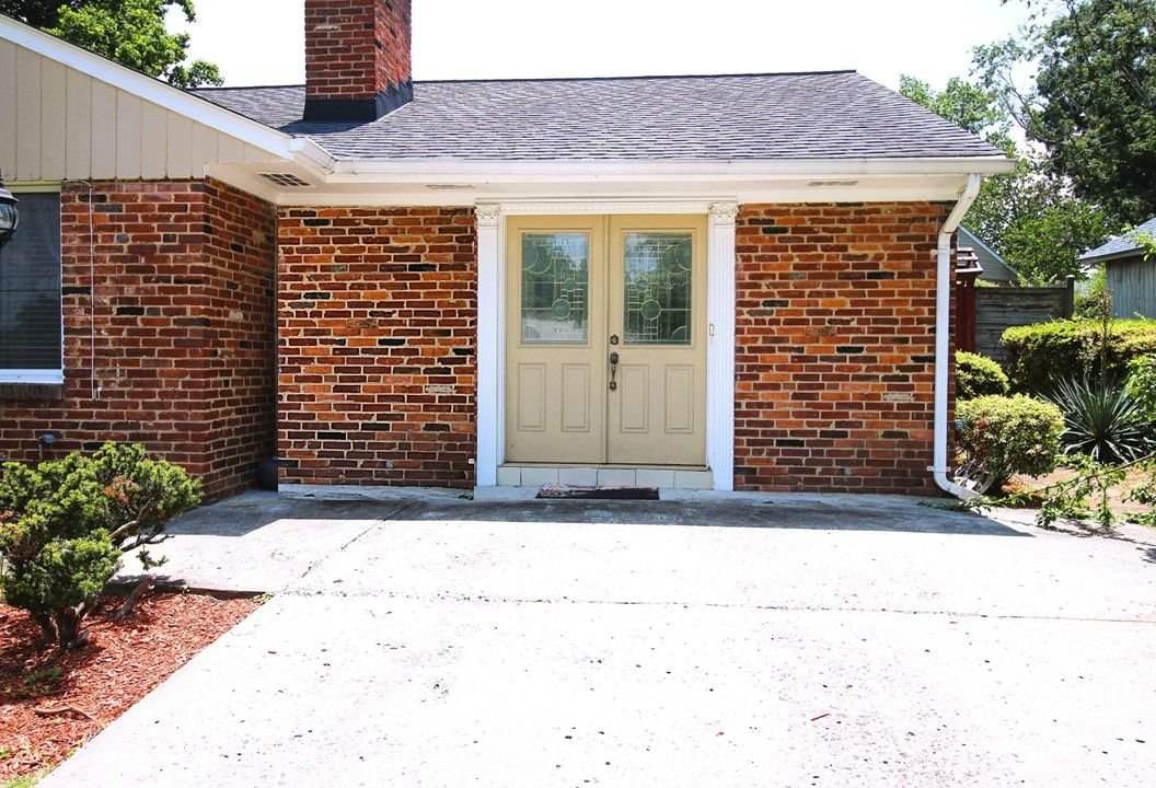 Silver Spring House: 11703 Caplinger Rd