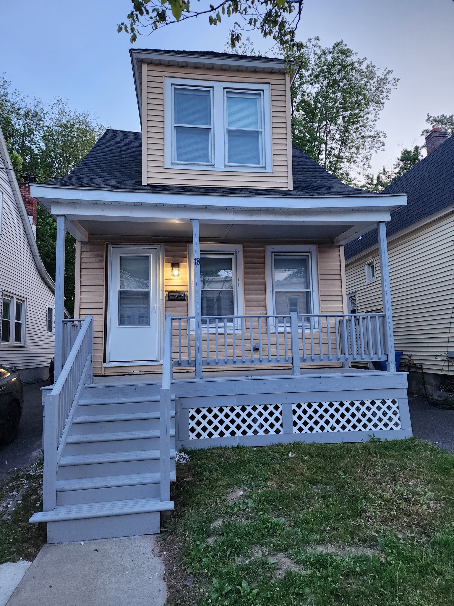 Albany House: 18 Jeanette St