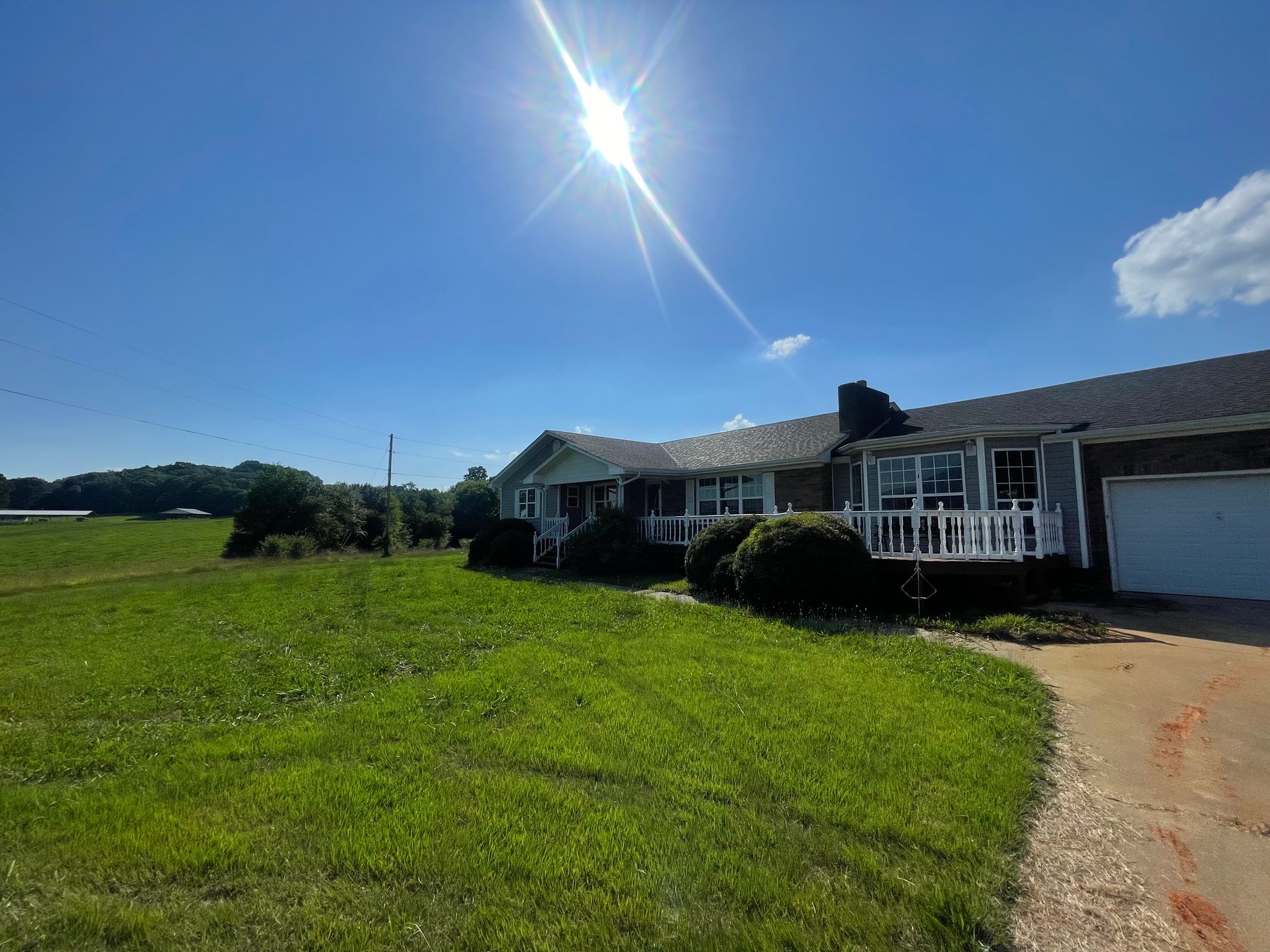 Delano Single Room: 180 county road 970