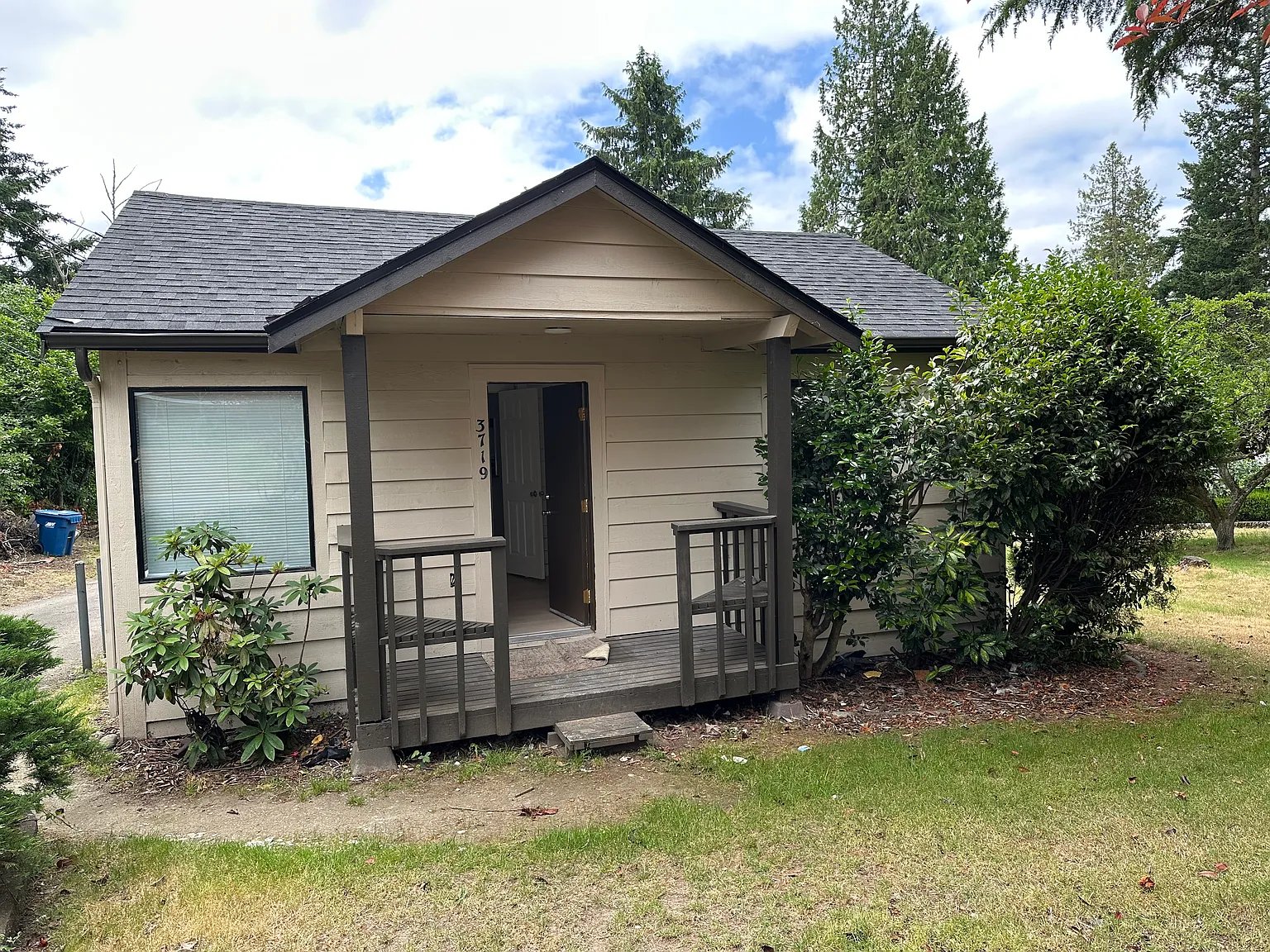 Kent House: 3719 S 272nd St