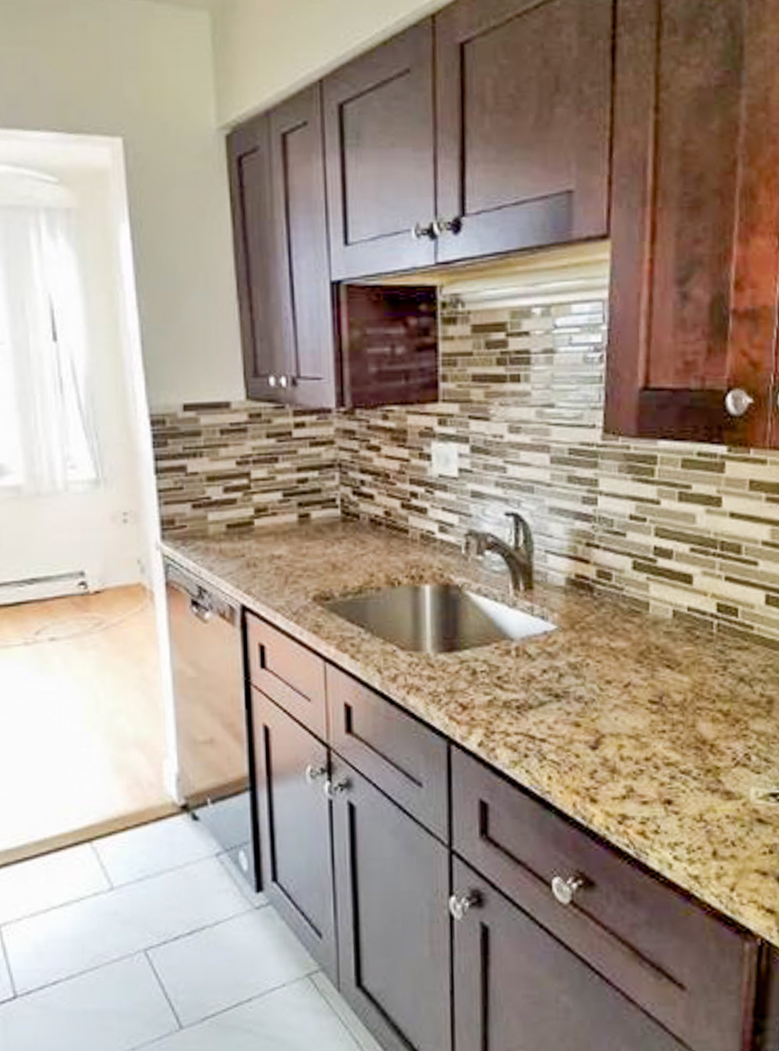 Chicago Apartment: 3710 N Pine Grove