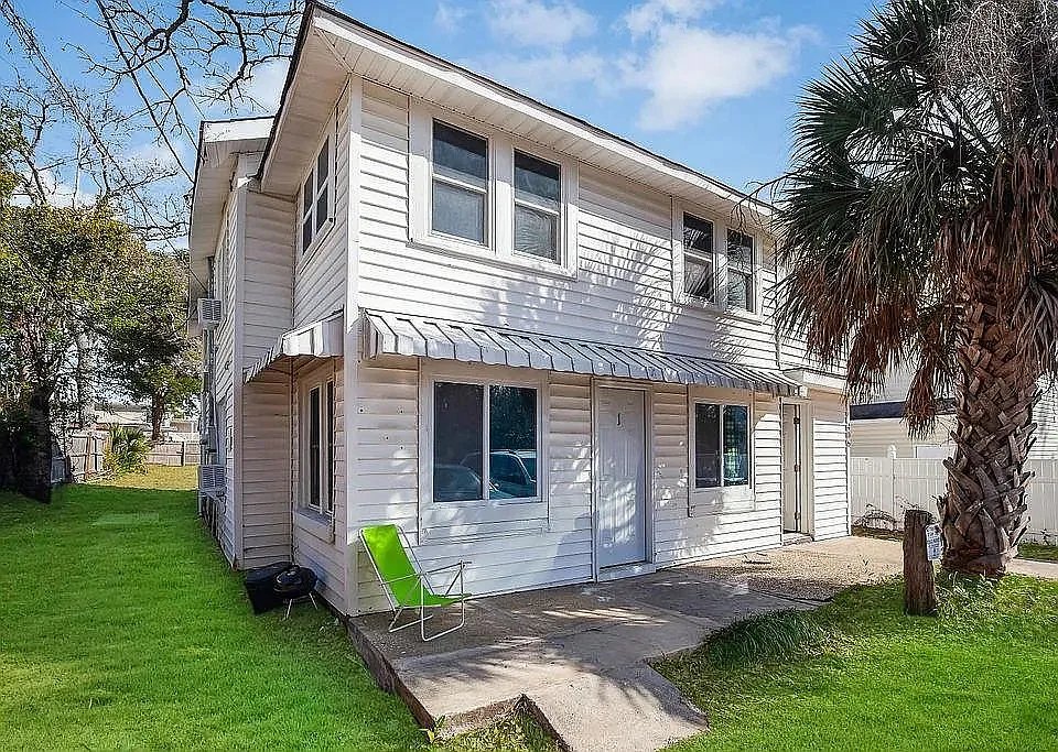 Myrtle Beach Townhome: 406 8th Ave S