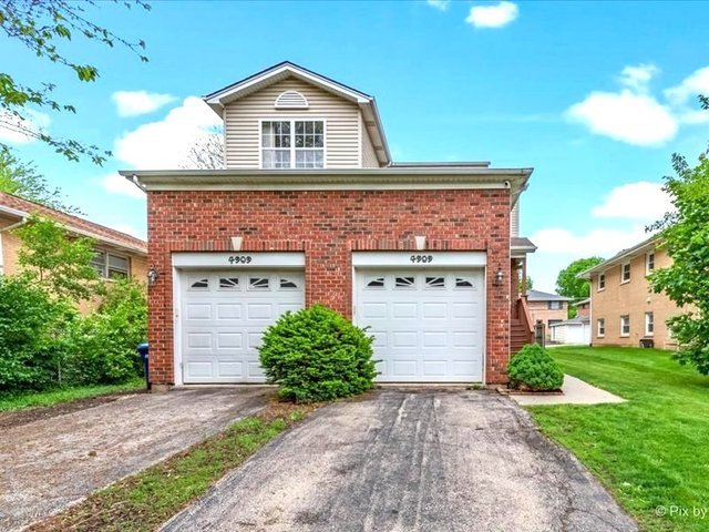 Lisle Townhome: 4909 Spencer Ave