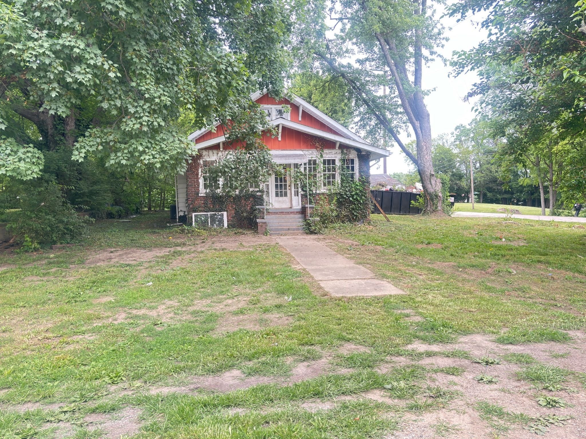 Edwardsport House: 108 E Shipping St