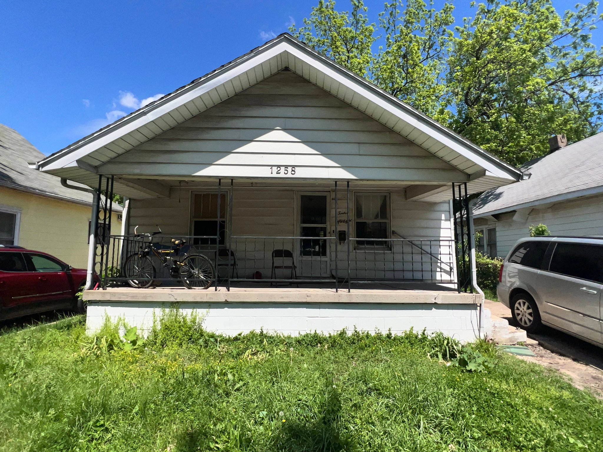 Decatur House: 1258 E Division St