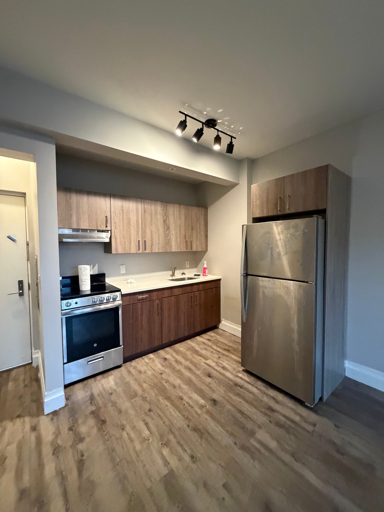 East Orange Apartment: 106 N Grove St