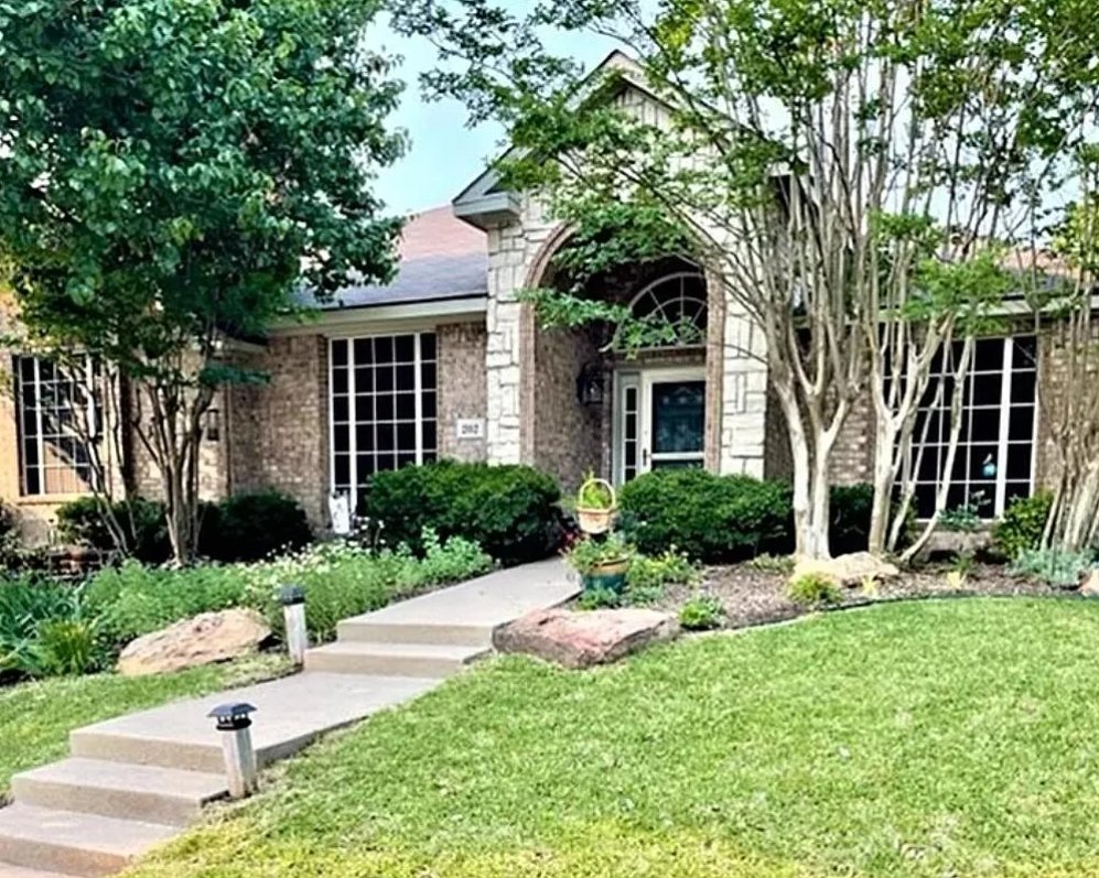 Rockwall House: 202 Tupelo Dr