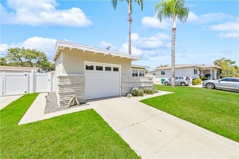 Long Beach House: 6721 E La Marimba St