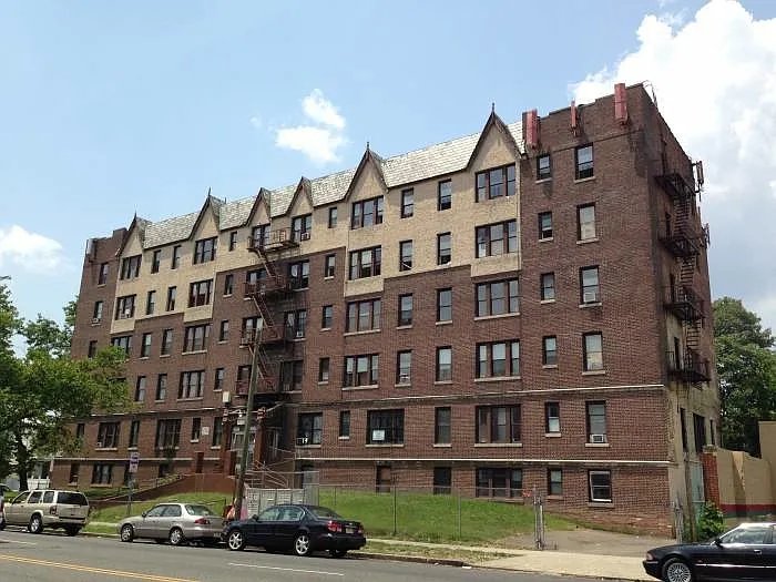Newark Apartment: 810 Broadway Ave