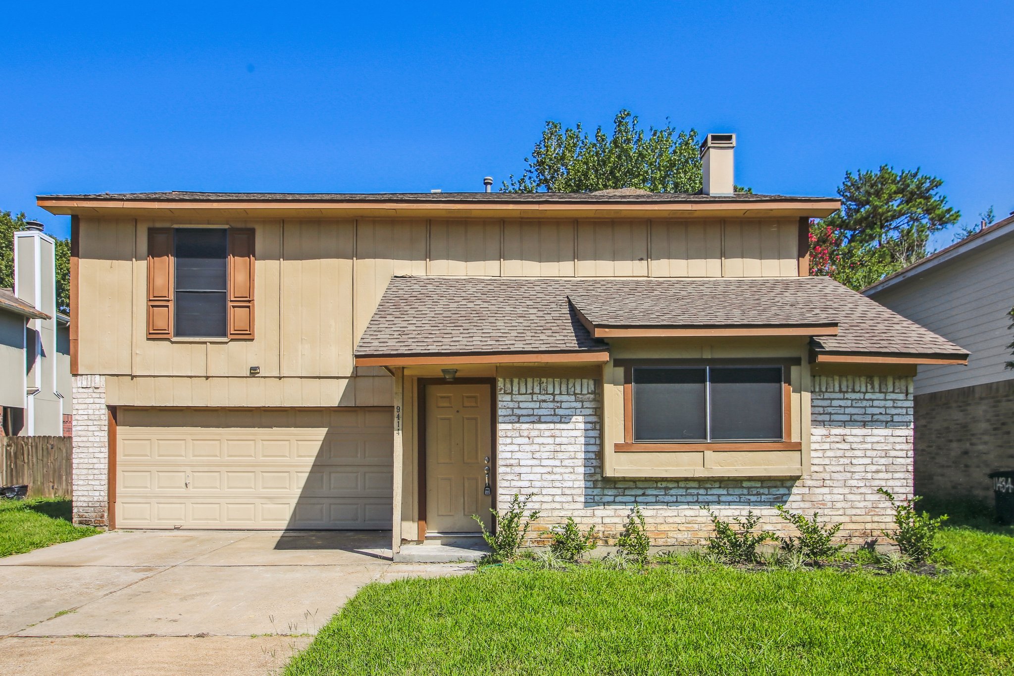 Houston House: 9414 Crystal Cove Cir