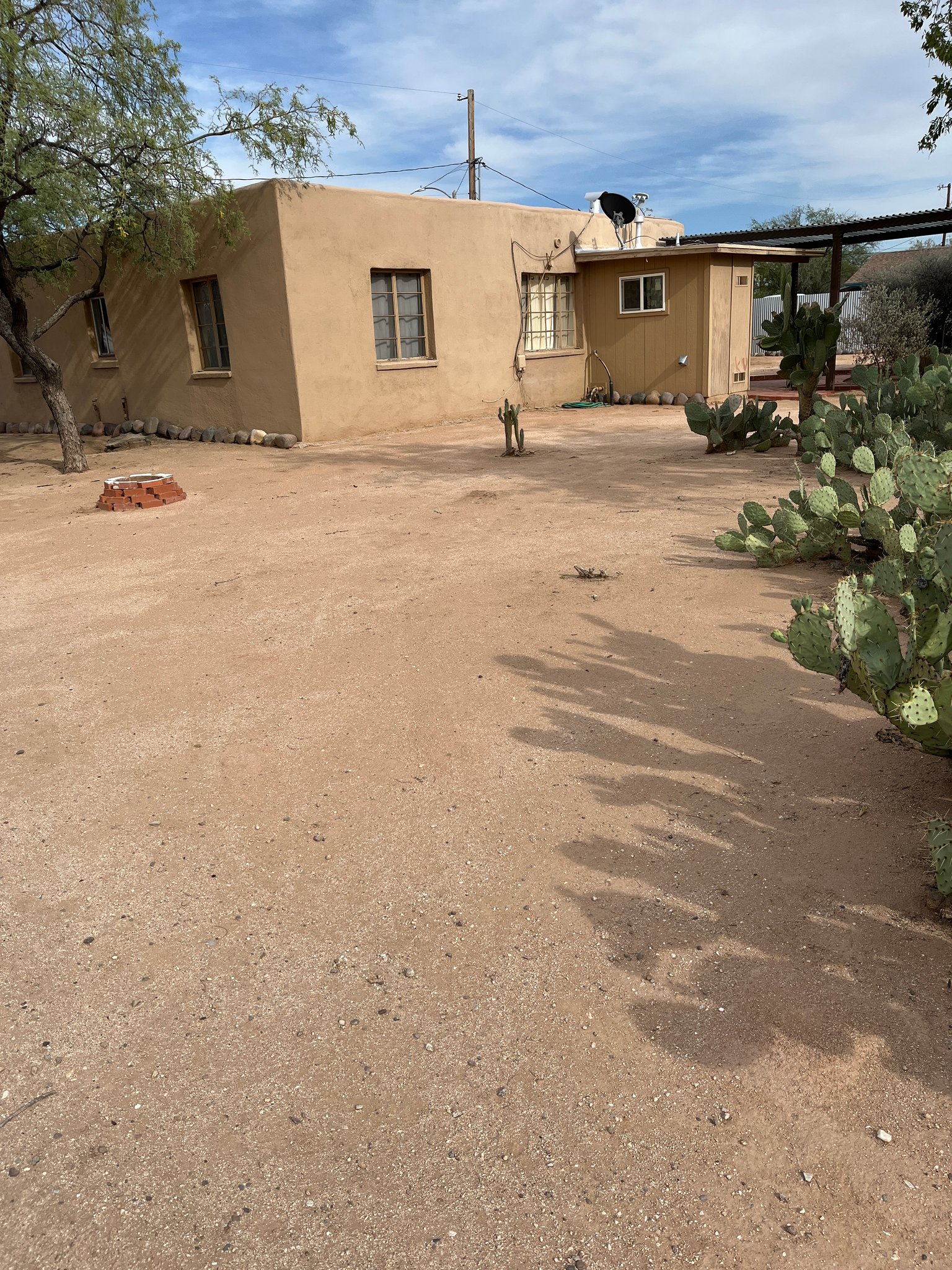 Tucson House: 2037 N Santa Rosa Ave