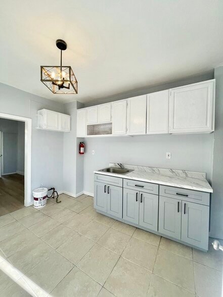 Orange Apartment: 86 Wilson Pl