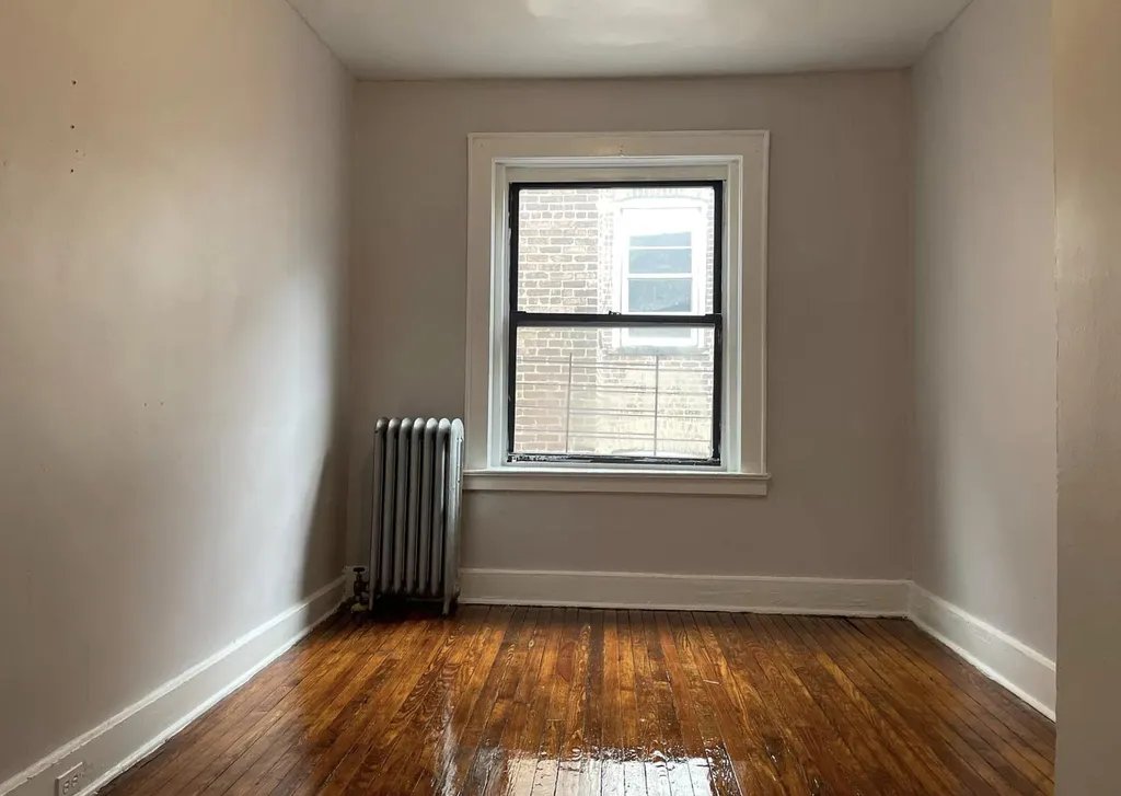 Newark Apartment: 329 Park Ave