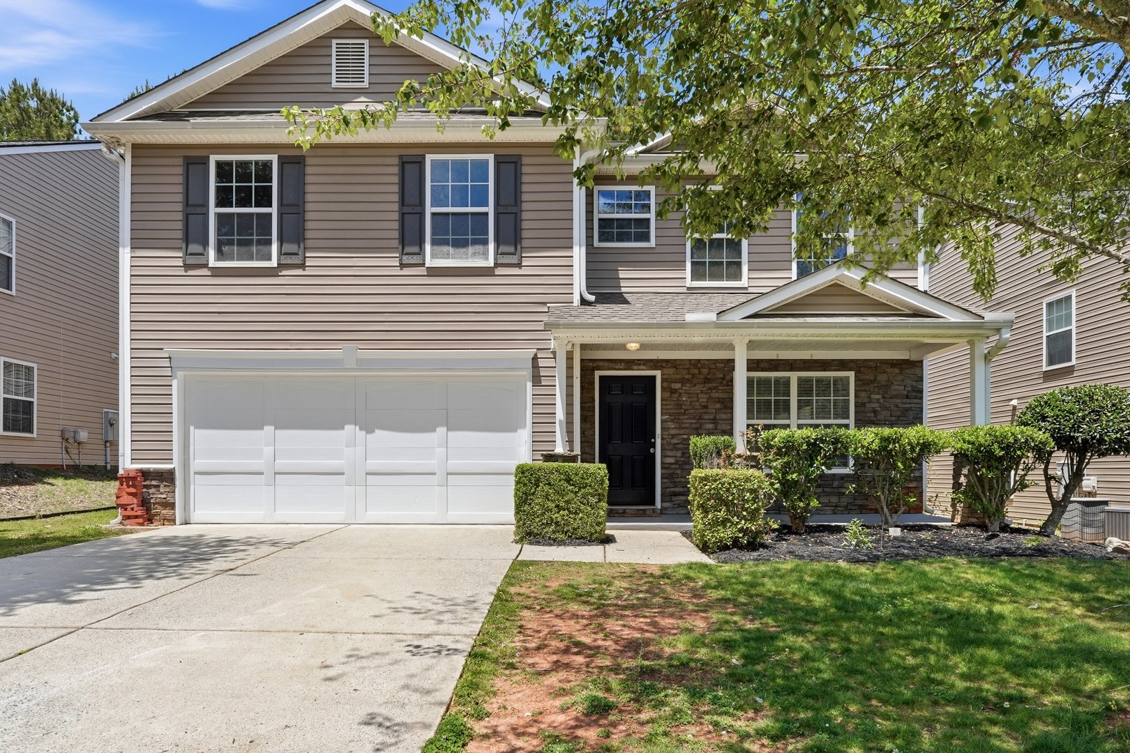 Cumming House: 3050a Centerglen Lane