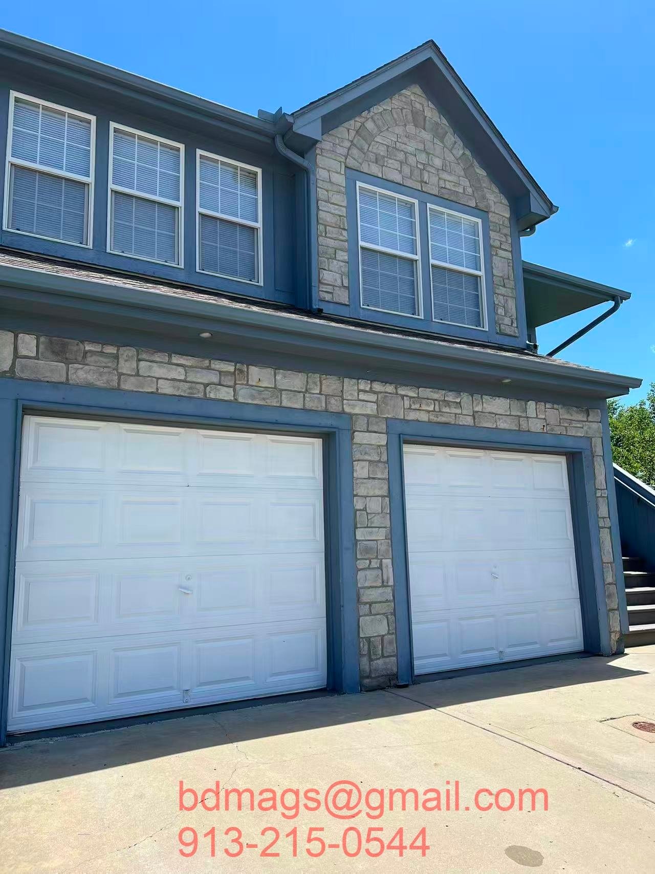 Kansas City House: 3205 N 103rd Ter
