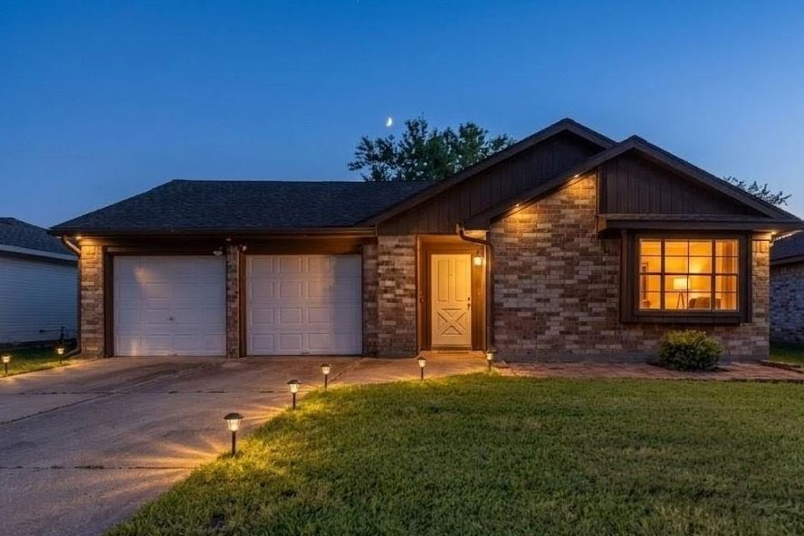 HOUSTON House: 13822 MAISEMORE RD