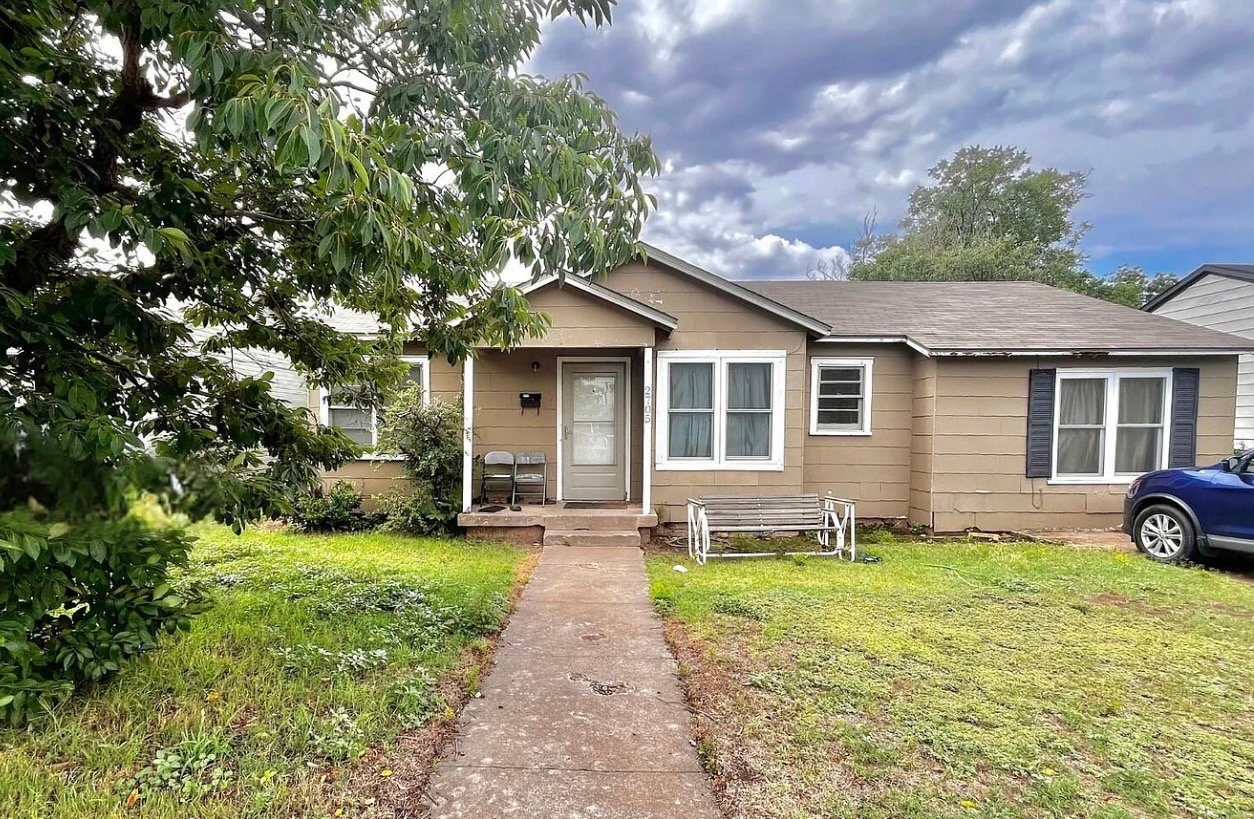Lubbock House: 2705 41st St