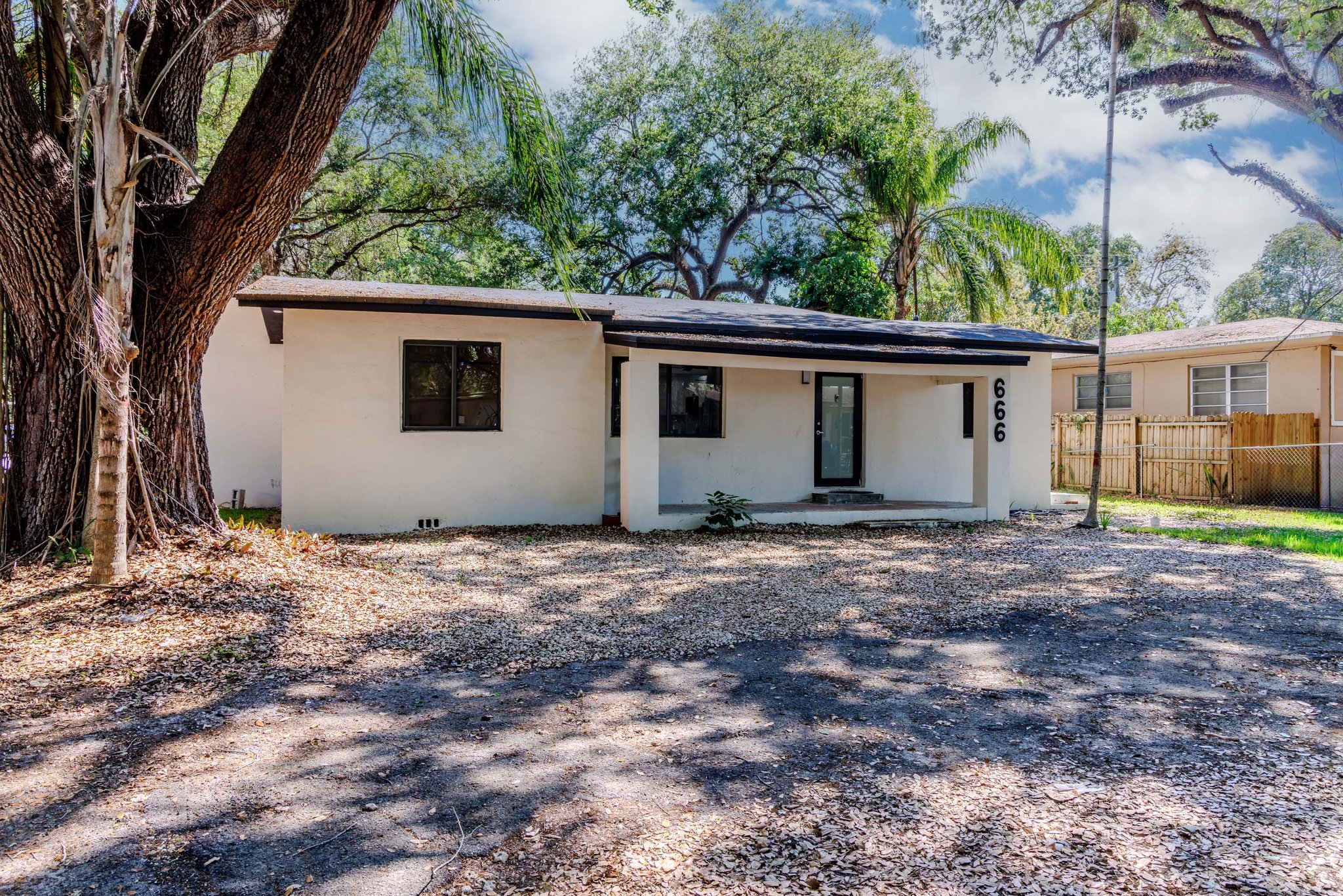 Miami House: 666 NE 164th Ter