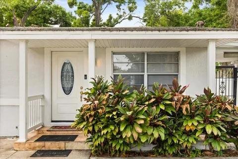 Tampa House: 6908 N Oregon Ave