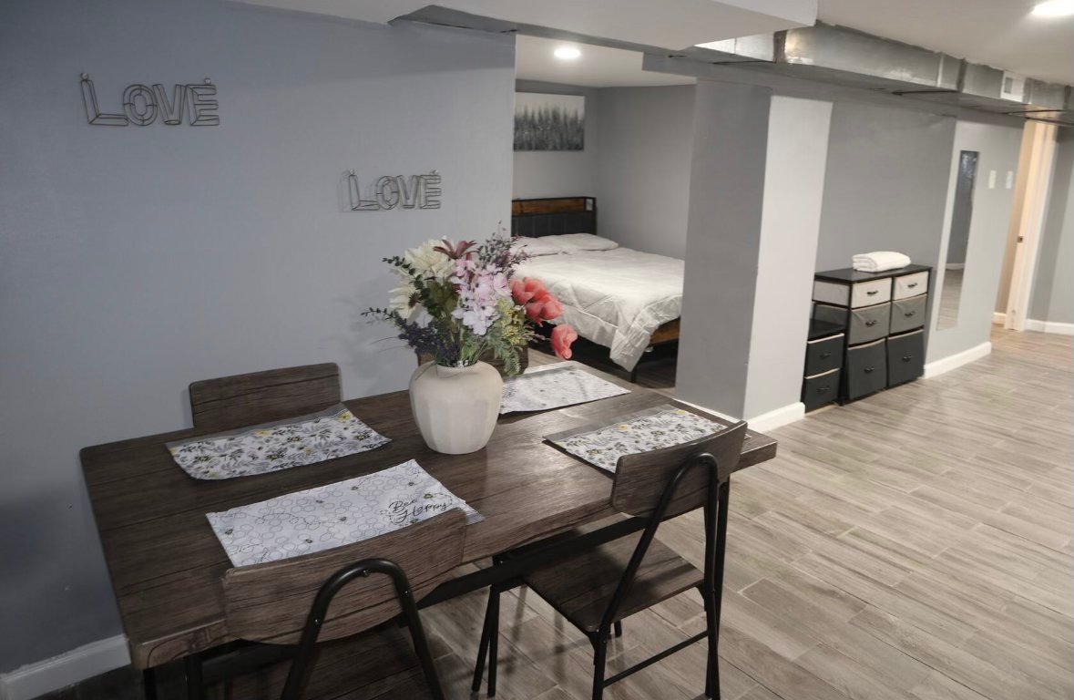 East orange Apartment: 108 N Oraton parkway