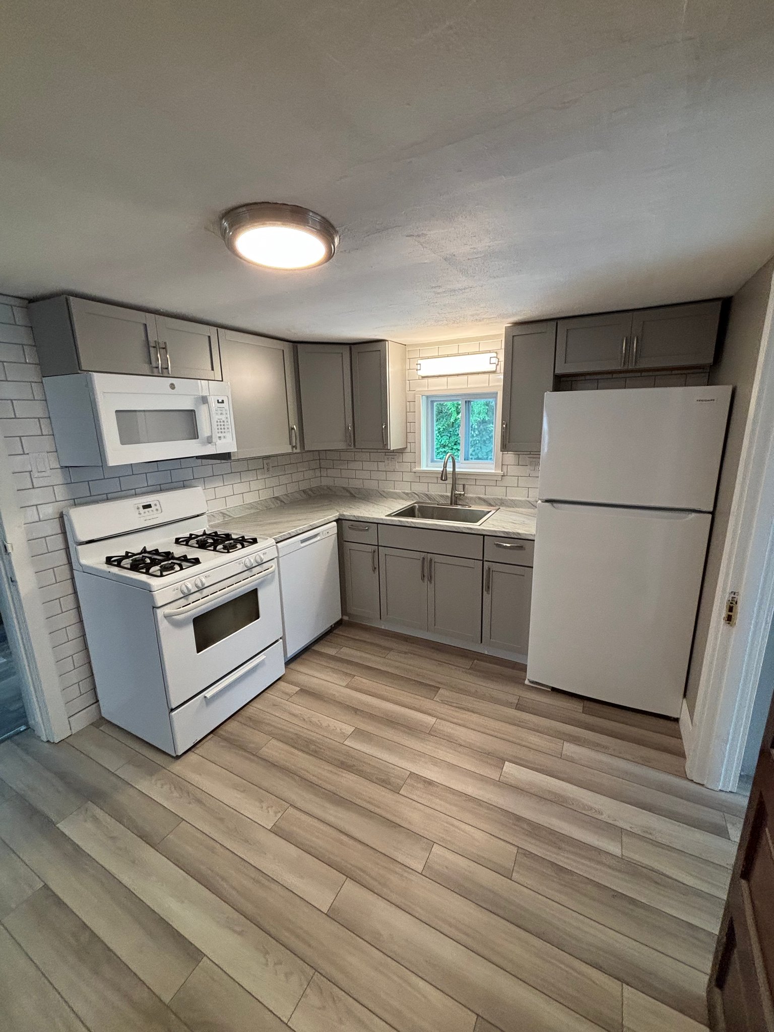 Edwardsville House: 600 N Main St