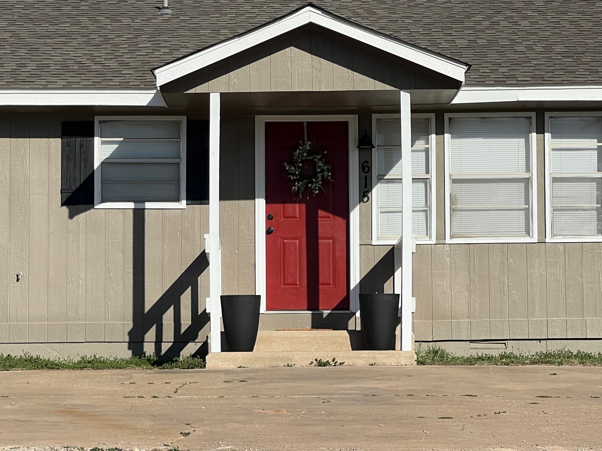 Noble Apartment: 615 S. 6th St.