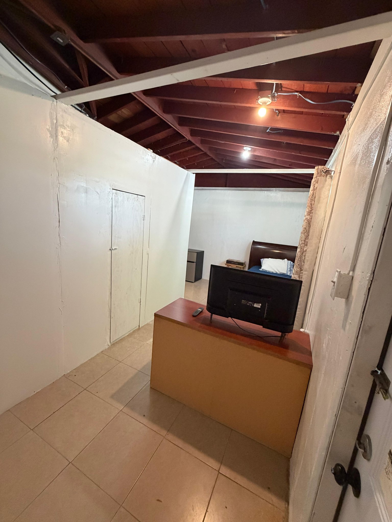 Lauderdale Lakes Single Room: 3365 nw 34th st