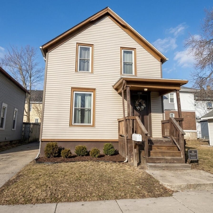 Racine House: 1616 Morton Ave