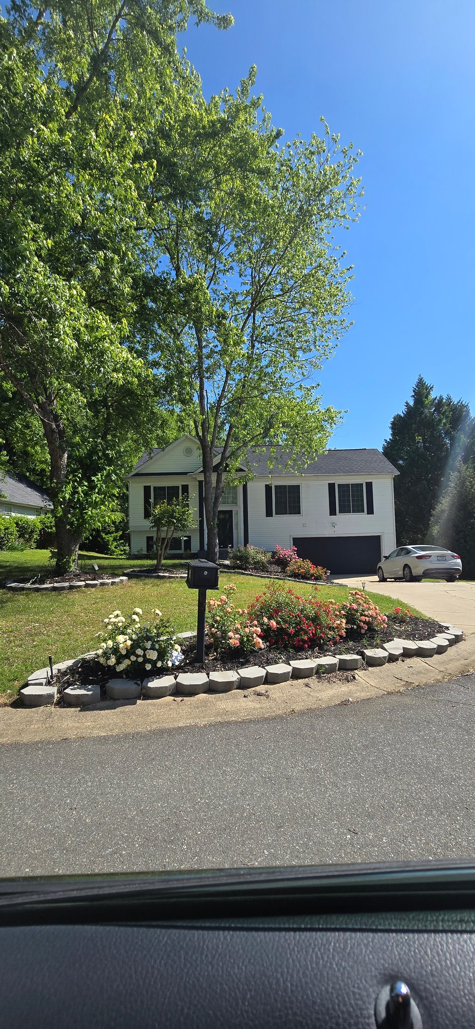 Charlotte House: 1610 Oak Knoll Ln