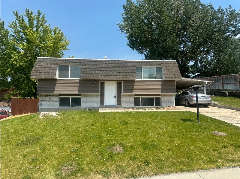 Sandy House: 10455 S Larkspur Dr