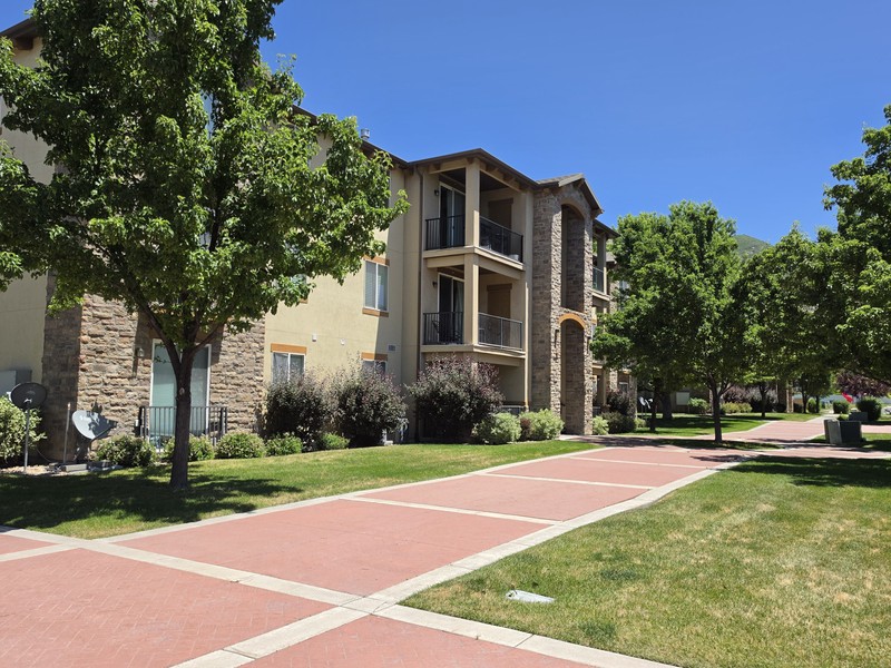 Centerville Condo: 638 N. 400 W.