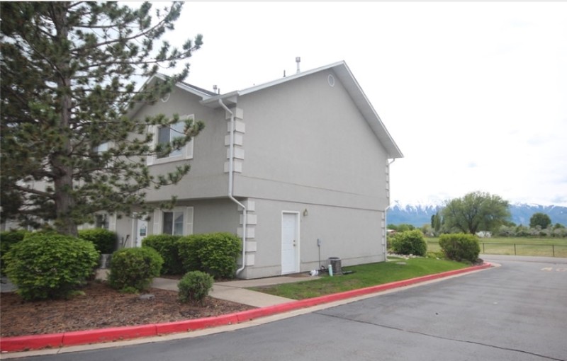 Logan Condo: 6 Fairway Ln