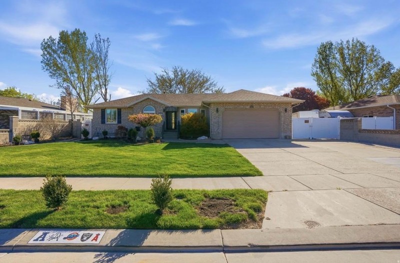 South Jordan Apartment: 9489 S Kirkside Dr