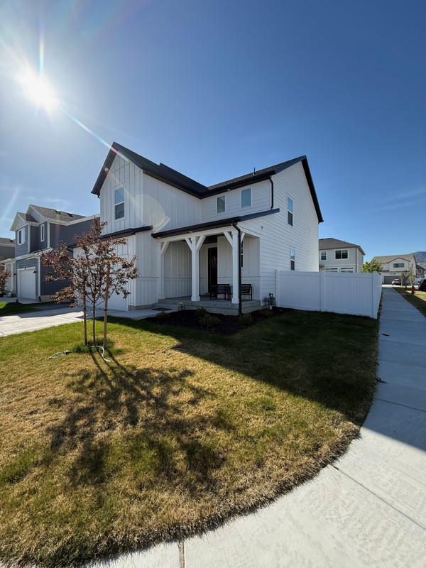 Saratoga Springs House: 41 E Ferndell St