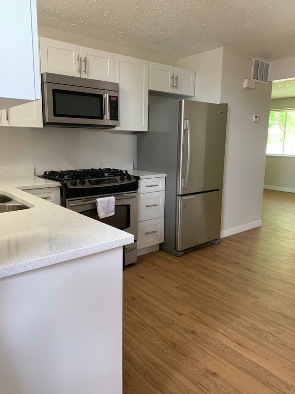 Layton Apartment: 2145 Oakridge Dr