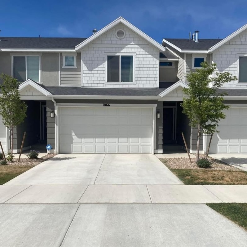 Saratoga Springs Townhome: 1066 E Pilot St