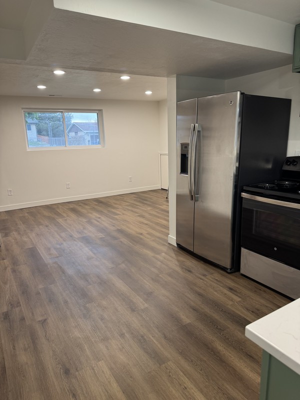 Salt Lake City Multiplex: 5385 S Baringwood Cir