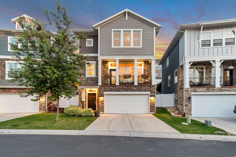 Draper House: 966 E Deer Arch Ln