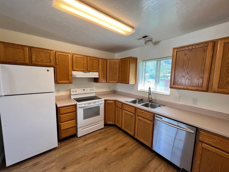 Lindon Apartment: 75 S 725 E