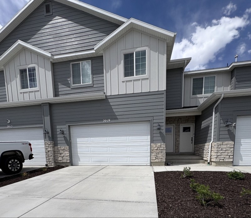Eagle Mountain Townhome: 2019 E Canyonlands Ln